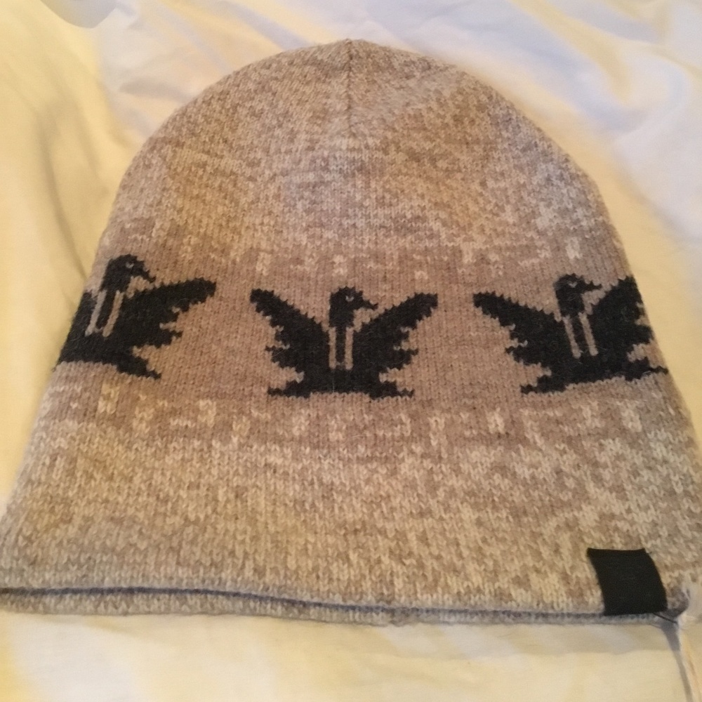 NWT Aritzia TNA Alta Hat NWT!